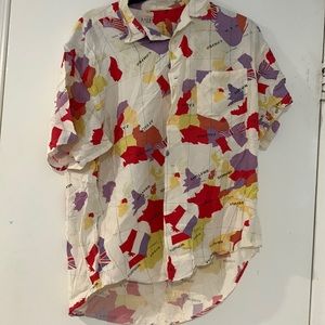 Lightweight map men’s button up top